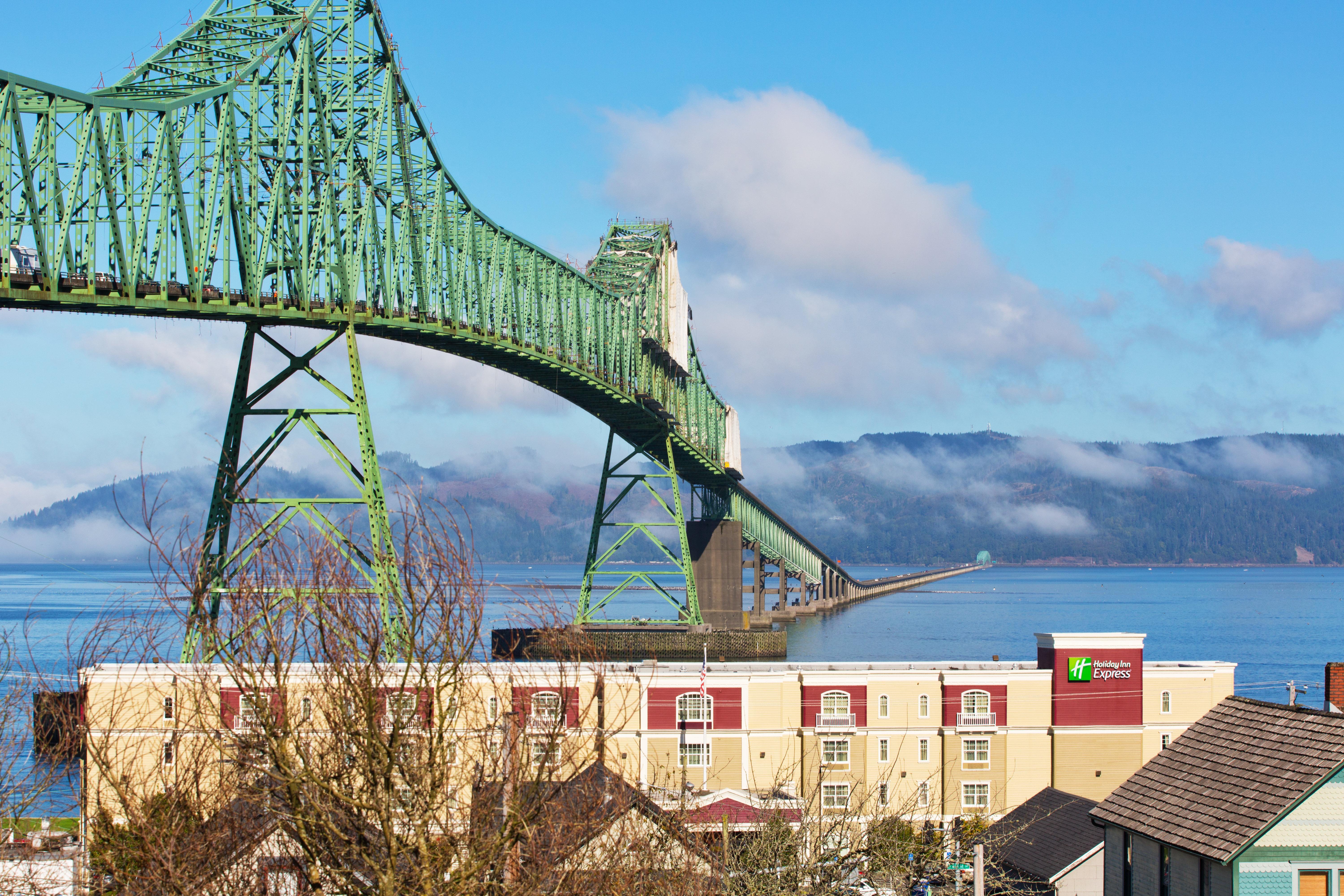 Holiday Inn Express Hotel & Suites Astoria, An Ihg Hotel Exterior photo