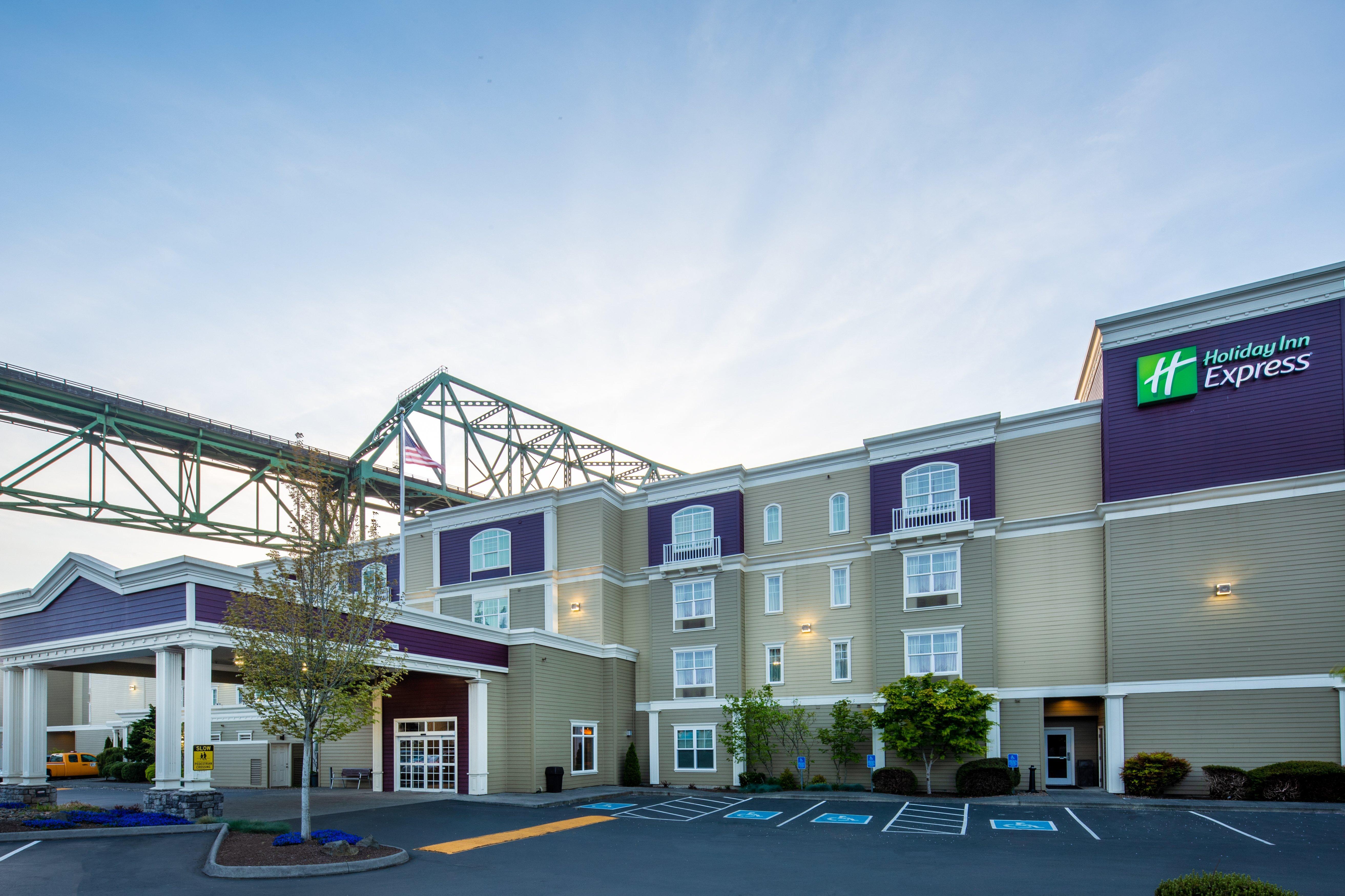 Holiday Inn Express Hotel & Suites Astoria, An Ihg Hotel Exterior photo